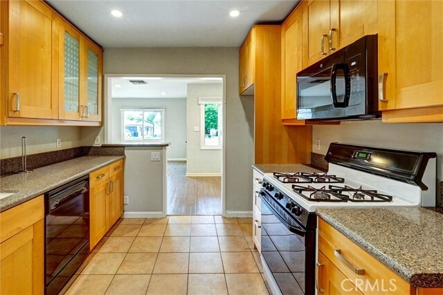 Building Photo - 5863 Alonzo Ave