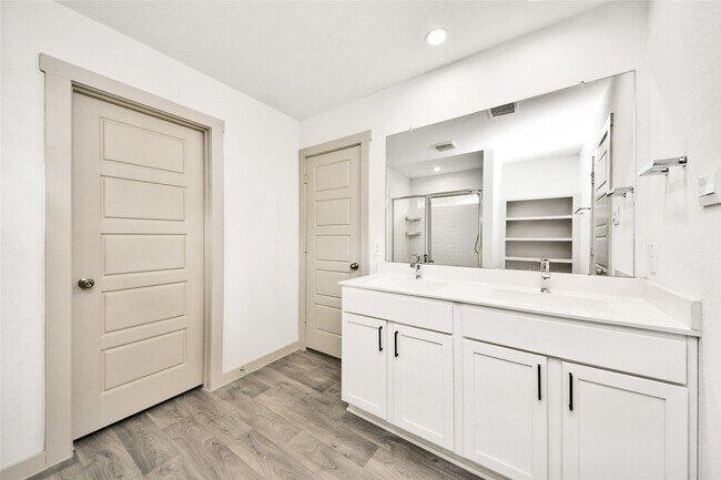 Building Photo - 12918 Wempe Wy
