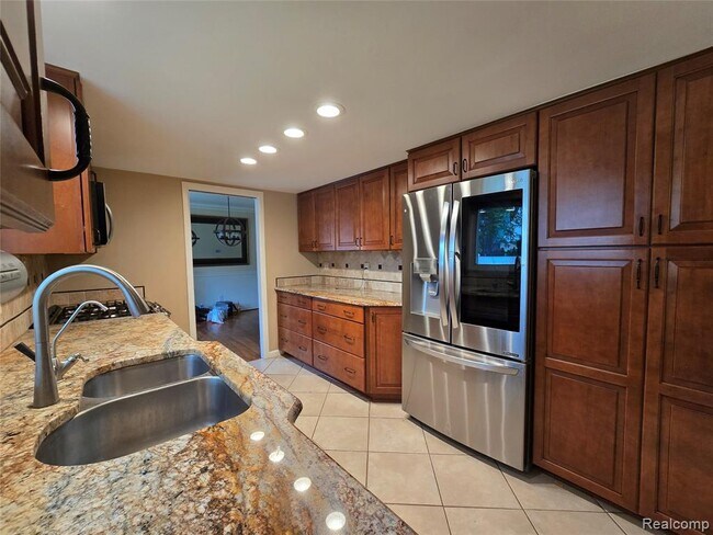 Building Photo - 18041 Fairway