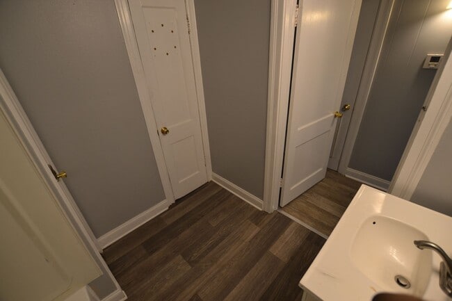 Building Photo - Updated, 3 bedroom, 2 bath home on treed l...