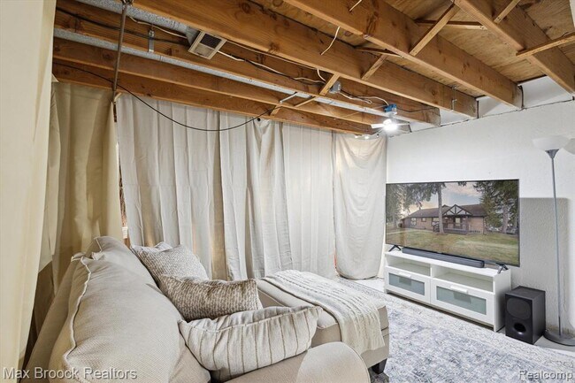 Building Photo - 1131 Indianwood Trail