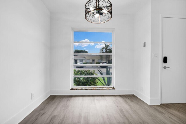 Building Photo - 8807 Bella Vista Dr