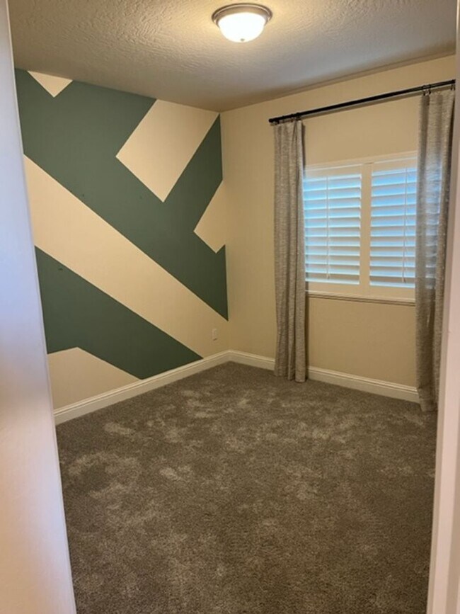 Building Photo - Lennar Ironsides 3 Bed 2 Bath AVAILABLE FOR RENT NOW!