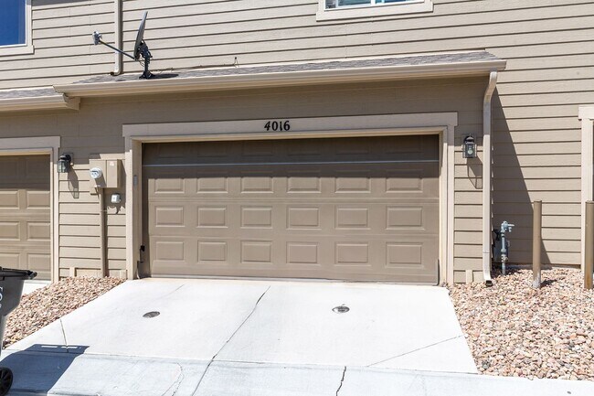 Building Photo - Townhouse Unit for Rent