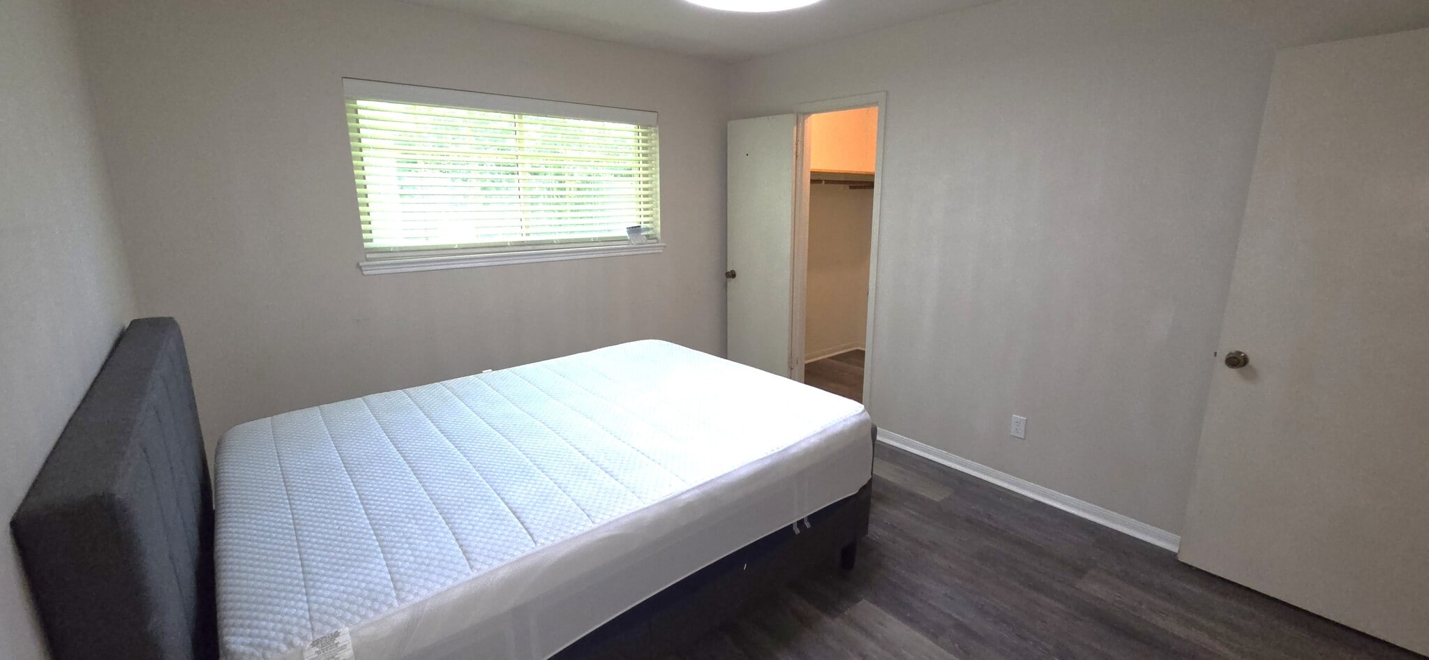 Second bedroom suitable for king sized bed and walk-in closet - 12814 Westhorpe Dr