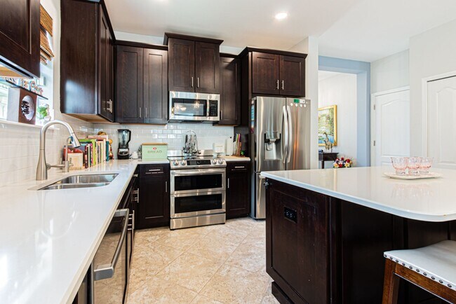 Building Photo - Seasonal or Annual Luxury Home With Pool i...