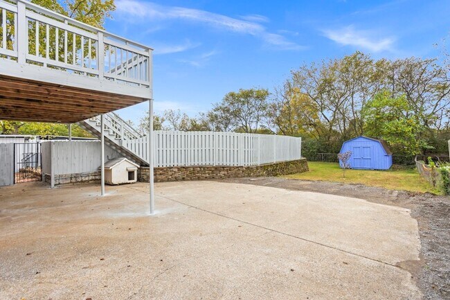 Building Photo - 2909 Cherry Hills Dr