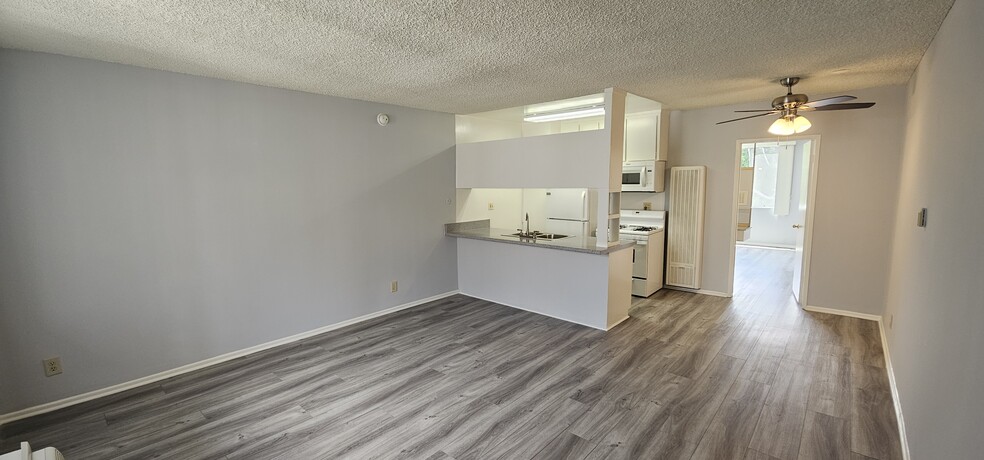 Primary Photo - Burbank Oaks Apartments
