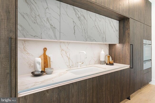 Building Photo - 1733 Chain Bridge Rd