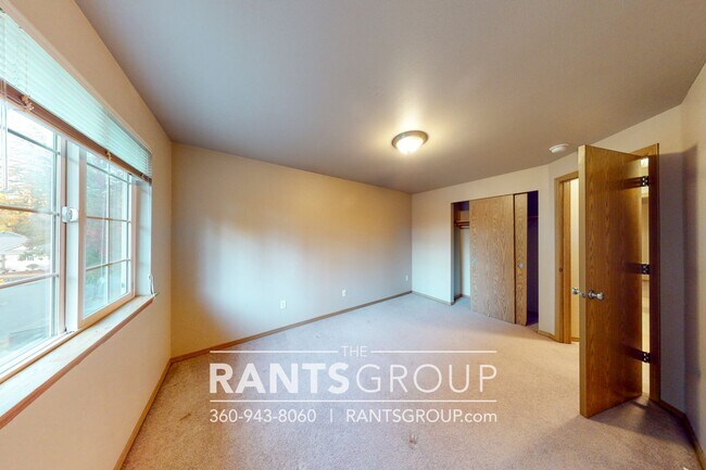 Building Photo - Great Location!  Quiet Neighborhood!