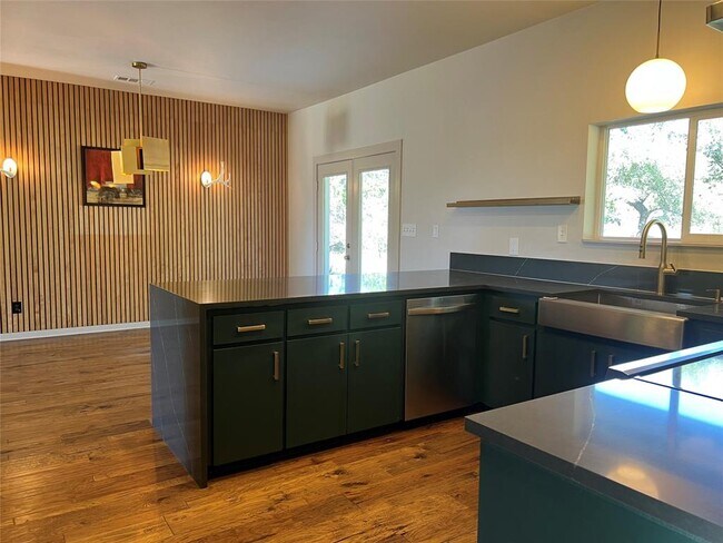 Building Photo - 3600 McGregor Ln