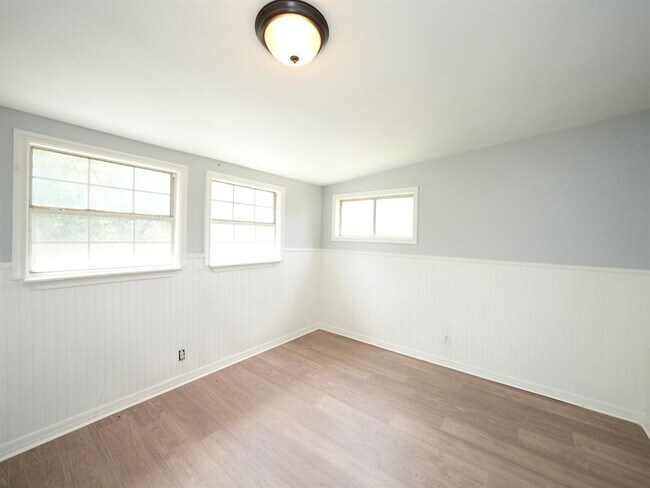 Building Photo - 625 Waugh Way