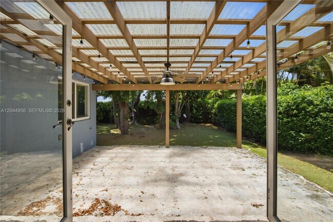 Building Photo - 7220 SW 53rd Ct