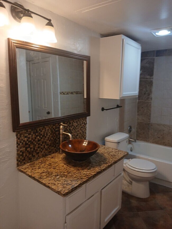 Building Photo - 1 Bed 1 Bath Condo in Dallas (All Electric)