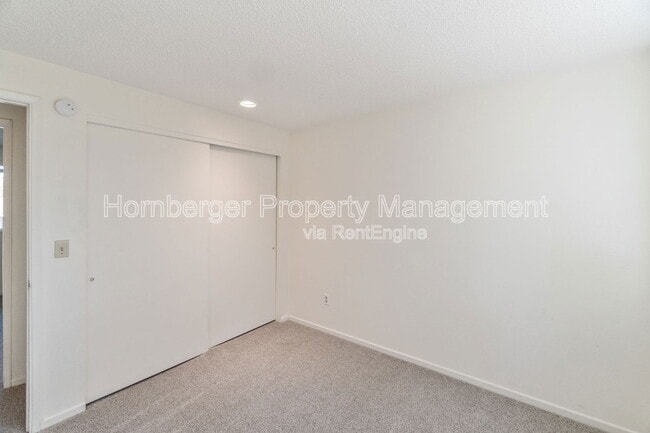 Building Photo - 10309 N Hooper Rd