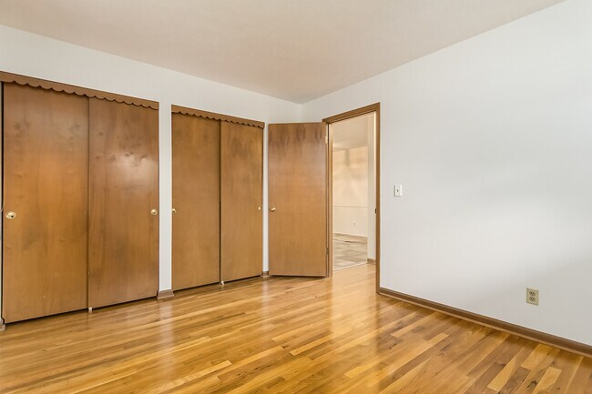 Building Photo - 5046 Heathmoor Dr