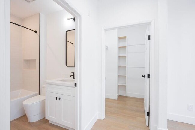 Building Photo - 1616 N Serrano Ave