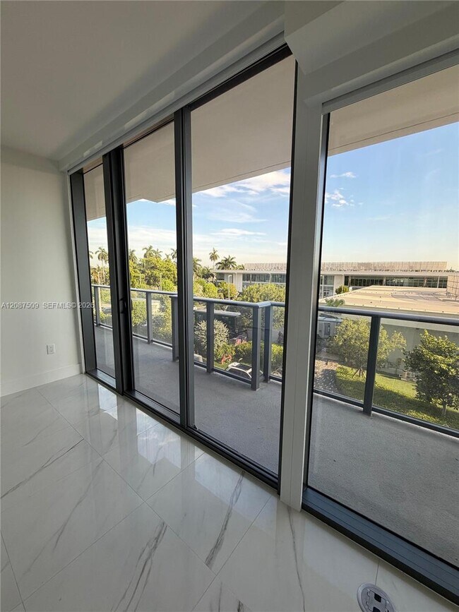 Building Photo - 1170 E Hallandale Beach Blvd