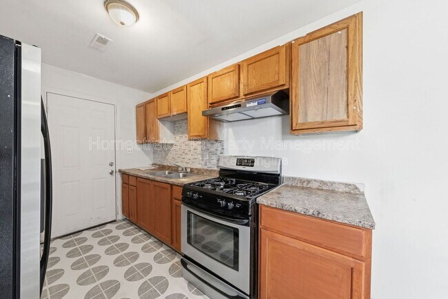 Building Photo - 133 St Thomas Ln