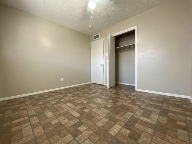 Building Photo - 6435 Pizarro St