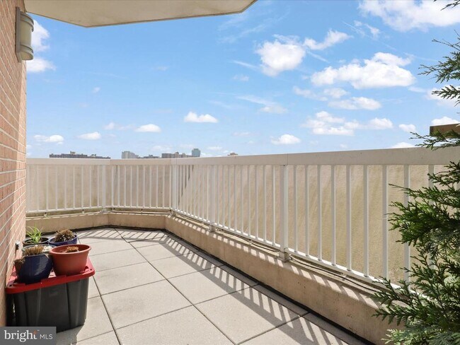 Building Photo - 3101 N Hampton Dr