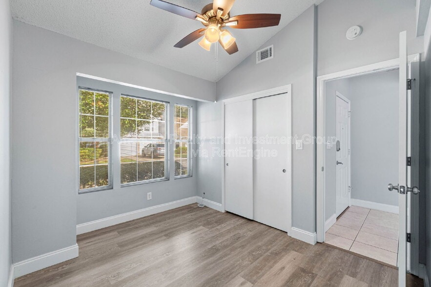 Building Photo - 110 Parkwood Dr