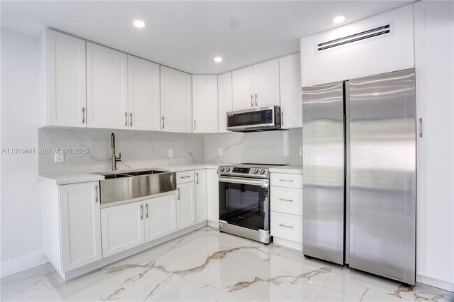 Building Photo - 3305 SW 2nd St