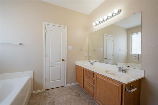 Building Photo - 447 Maple Grove Dr