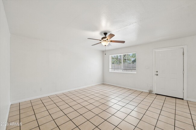 Building Photo - 2133 W Adams St