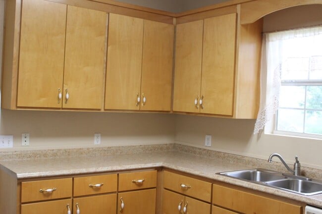 Building Photo - Executive 3 Bedroom / 2 Bath Home in Marianna, Florida