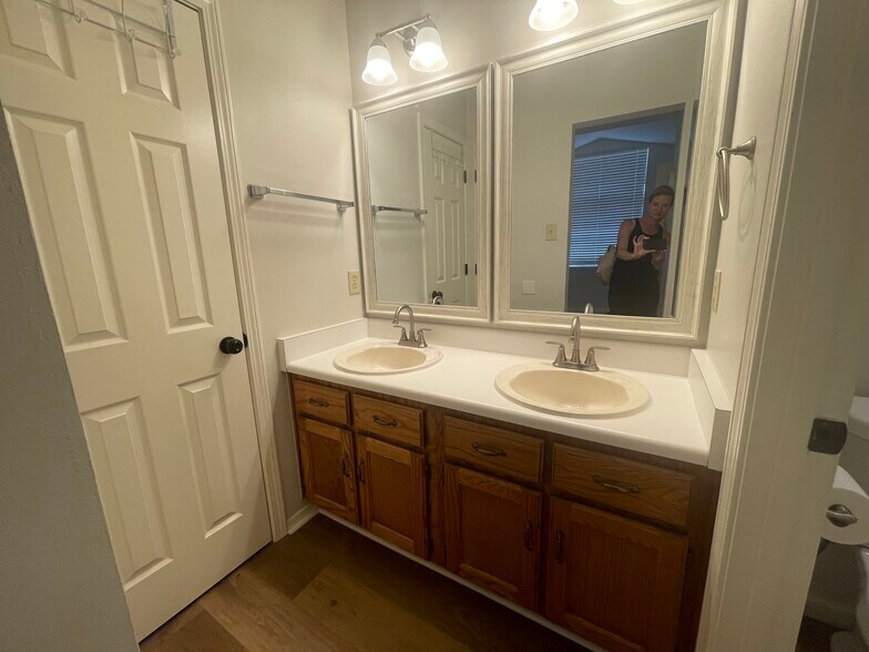 Building Photo - 66 Woodlore Cir