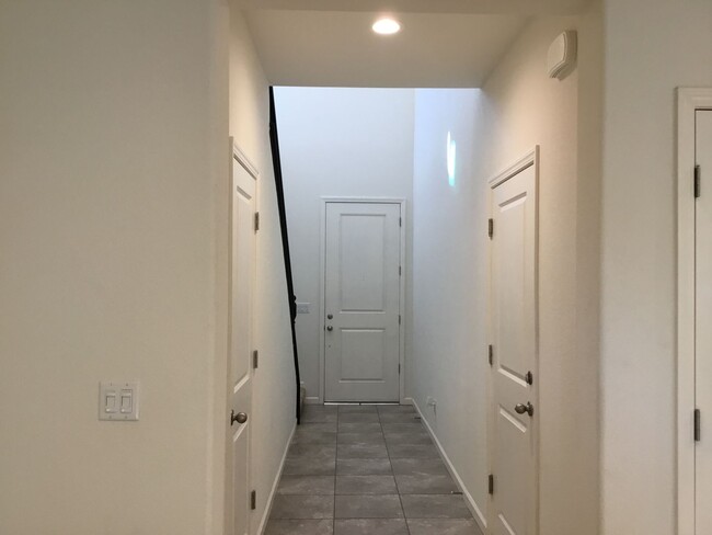 Building Photo - Welcome to Riverstone!!!