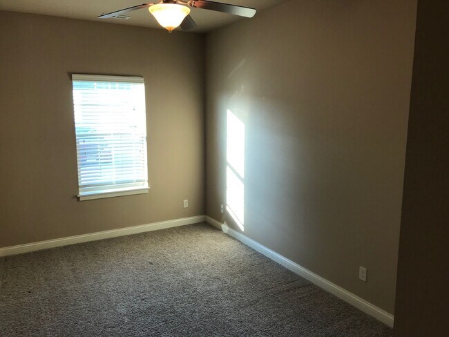 Building Photo - 2725 Northridge Pkwy