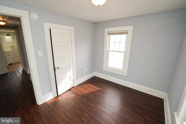 Building Photo - 605 Oak Hill Ave