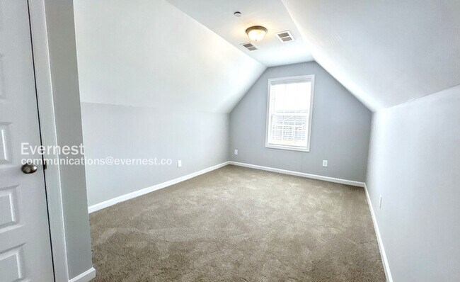 Building Photo - Updated 3 Bedroom Home in Columbia / Pet F...