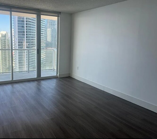 Building Photo - 1155 Brickell Bay Dr
