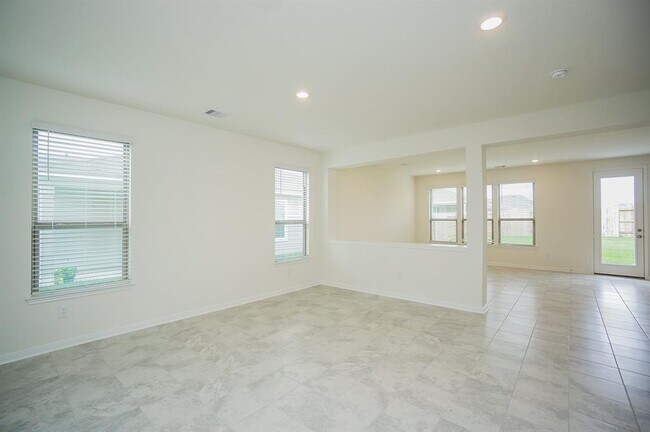 Building Photo - 4615 Sabine Creek Way