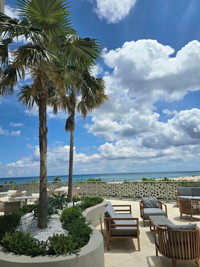 Building Photo - 3100 N Ocean Dr