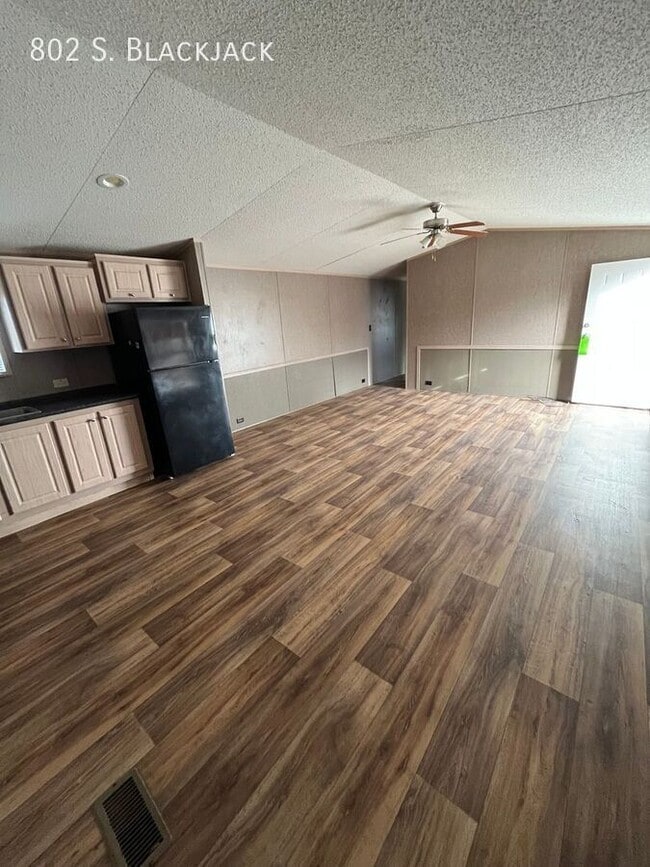 Building Photo - 802 S. Blackjack-