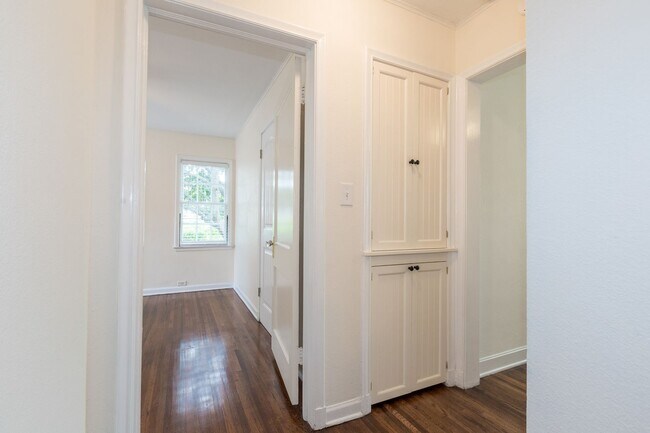 Building Photo - Beautiful 2 Bedroom, 1 Bath Home Coming Soon!