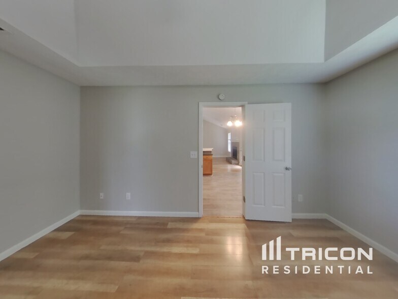 Building Photo - 1440 Twin Manor Dr
