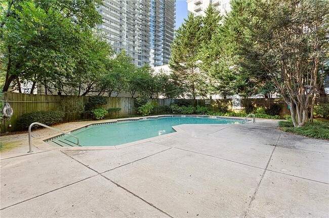 Building Photo - 209 14th St NE