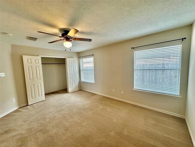 Building Photo - 5035 Chappel Hill Dr