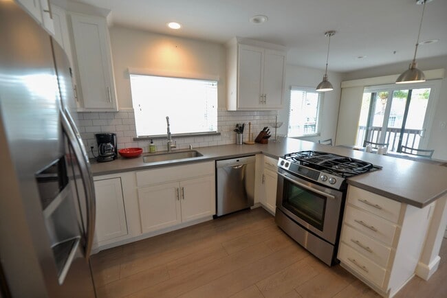 Building Photo - 259 Avenida Granada