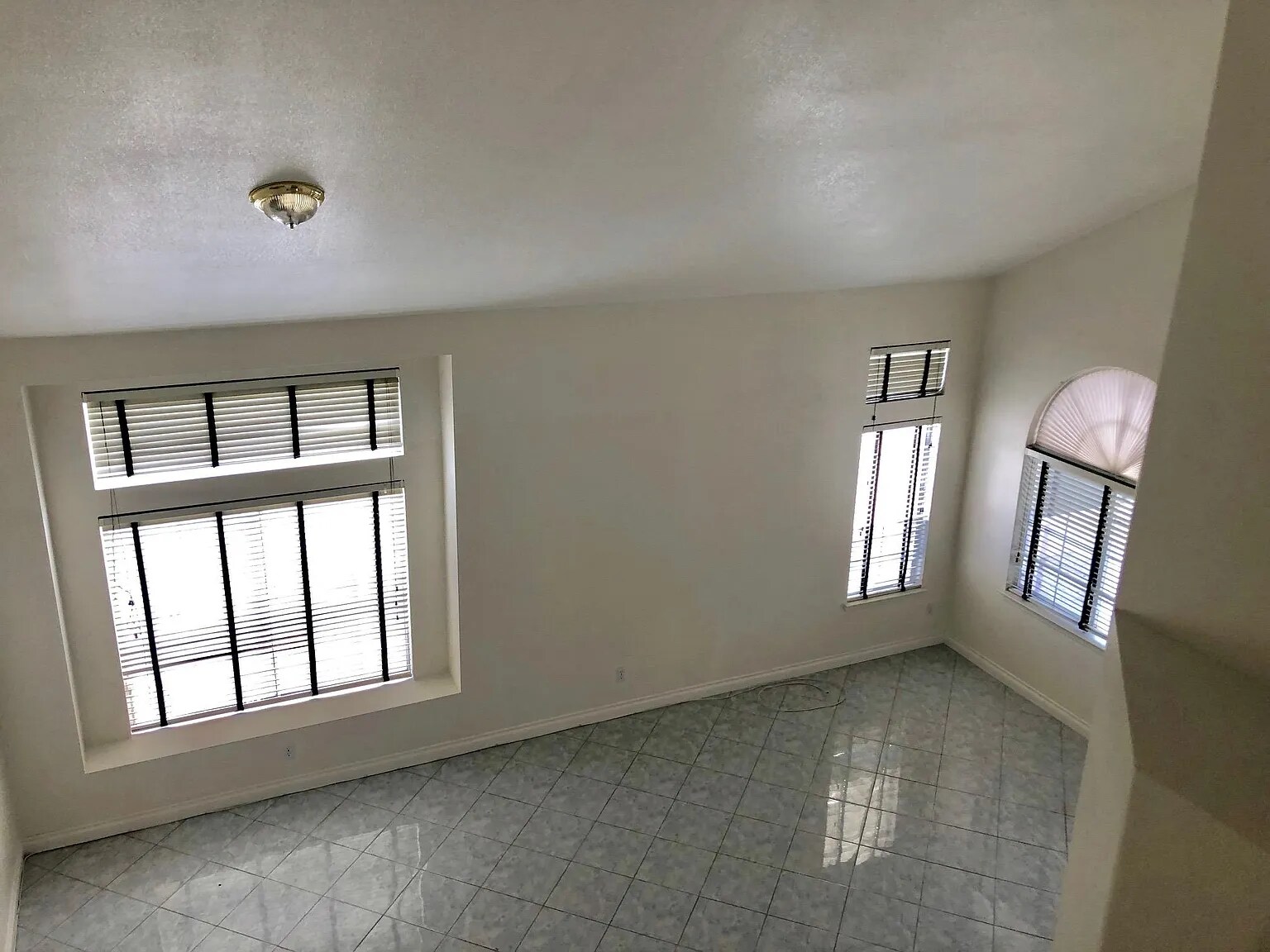 Building Photo - 2142 Falcon Pointe Ln