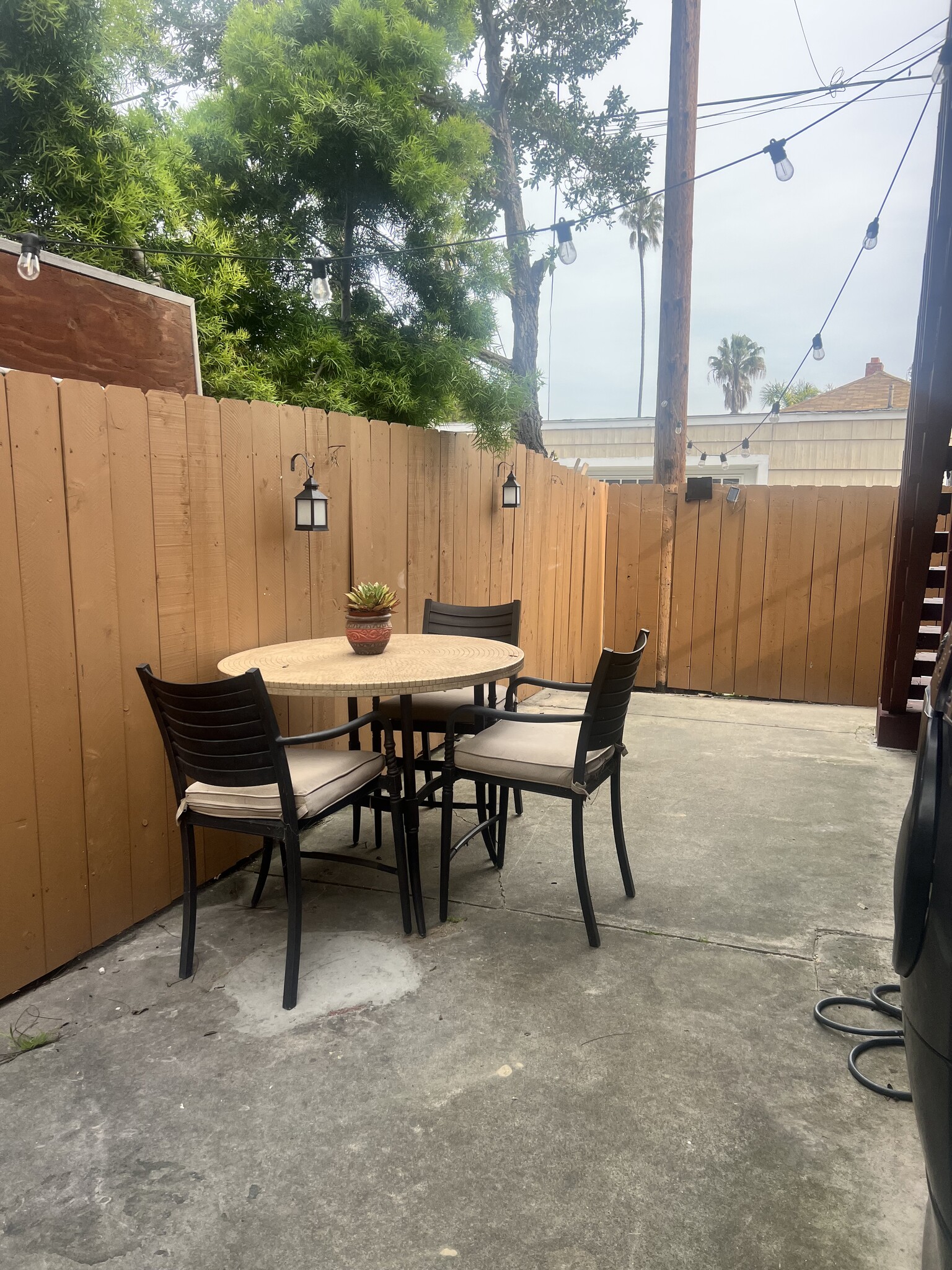 Building Photo - 4644 Larkspur St