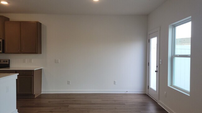 Building Photo - One fee month with 18-month lease!!! "Charming 3-Bed Oasis with Granite Elegance on Discovery Poi...