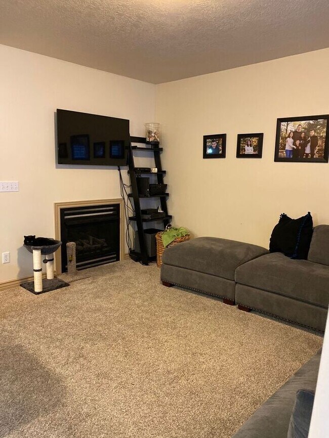 Building Photo - Beautiful 3 bedroom townhome in Draper!