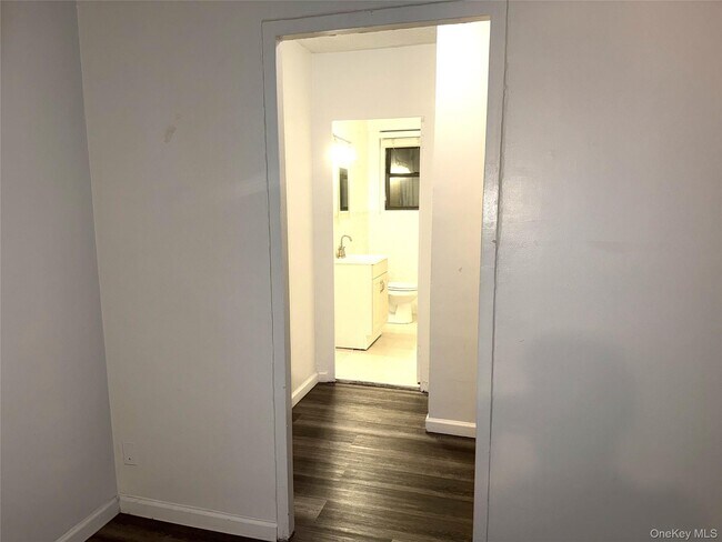 Building Photo - 181 Pearsall Dr