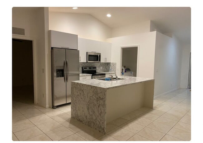 Building Photo - 2813 3rd St SW